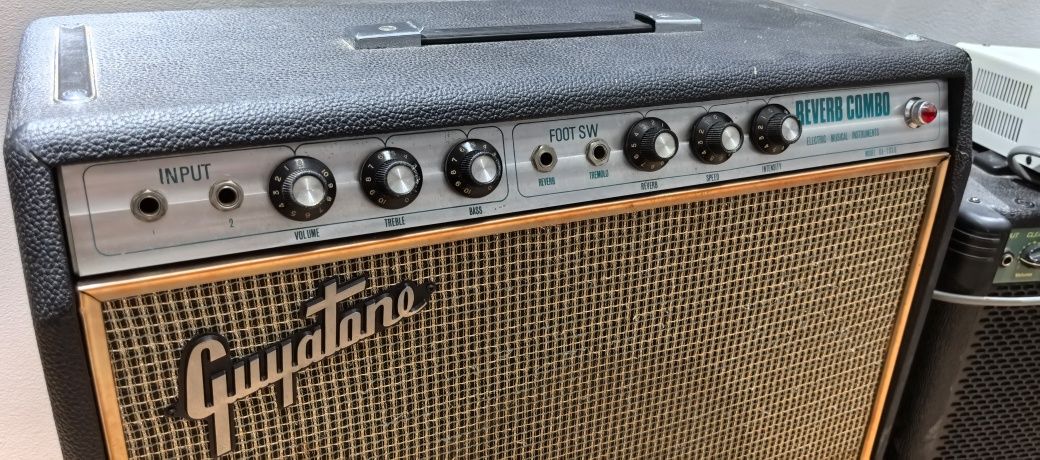 Guyatone reverb combo GA1030 - винтажный гитарный комбоусилитель