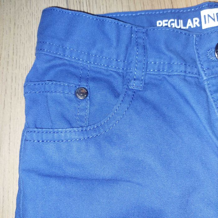 Blugi albastrii baieti