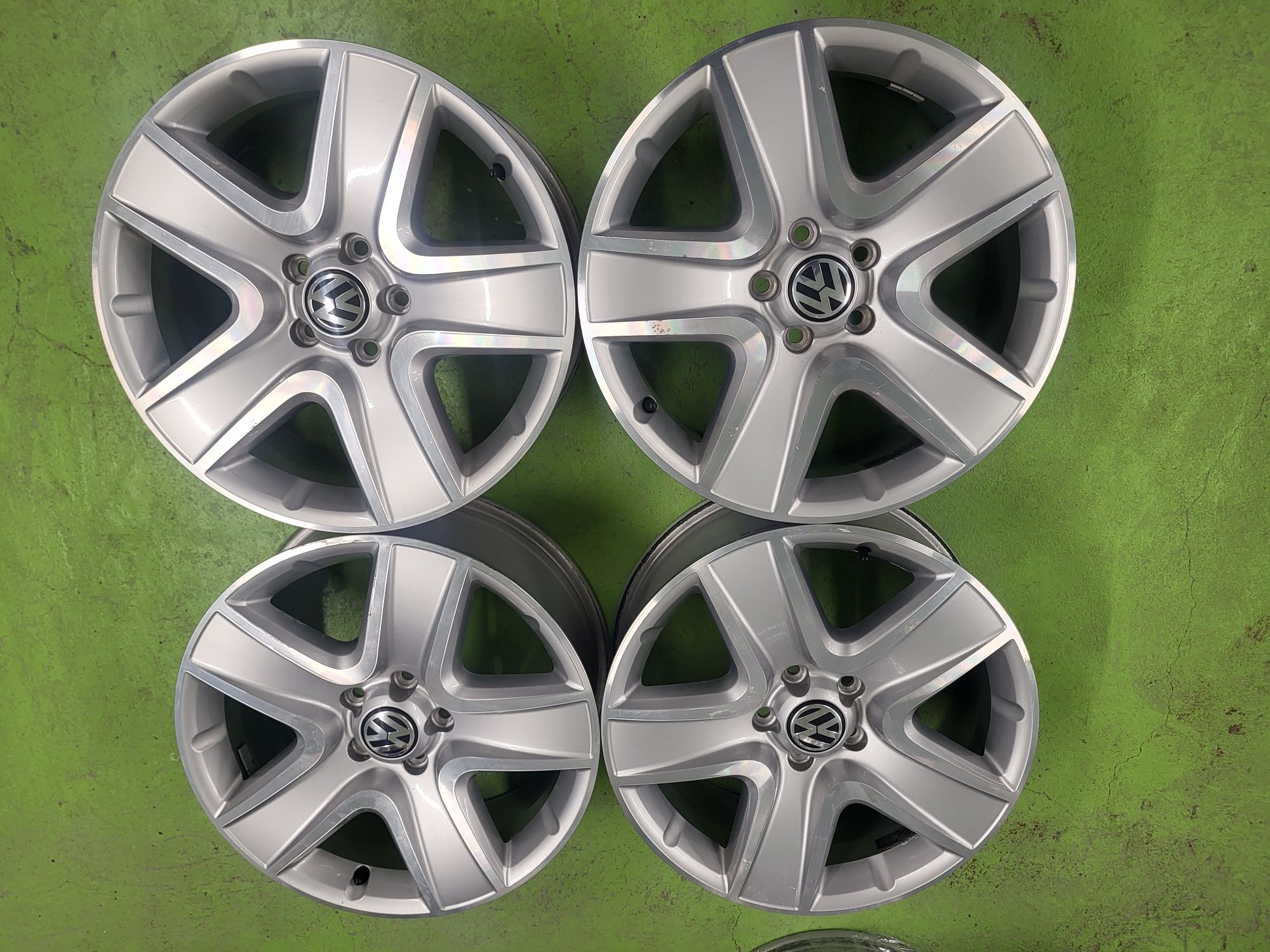 18 5x112 Vw Tiguan Touran Caddy Golf Passat  лети джанти 5х112