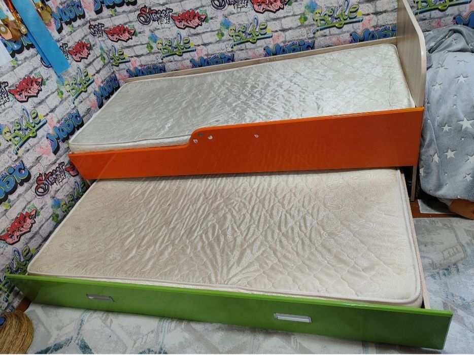 Срочно Продам кровать два уровня