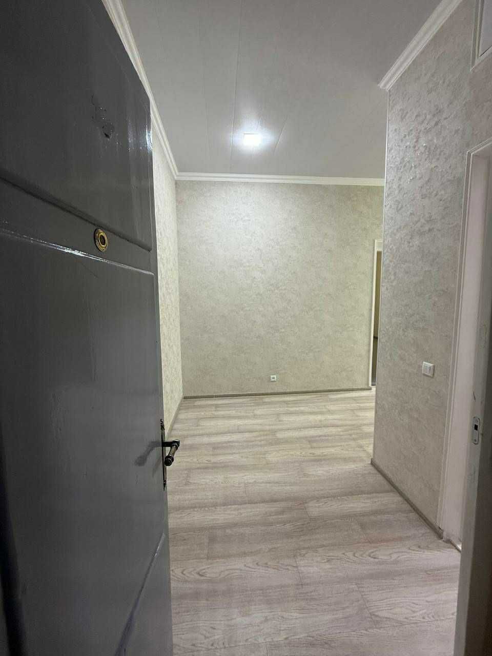 Высокопотолочка,1/3/3,Ор-р:Парк-улица Бабура,махалля Ракат,33м2,Ремонт