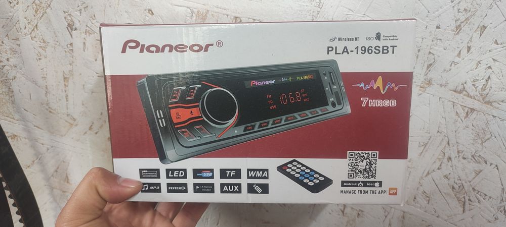Продам авто магнитолу PIONEER.