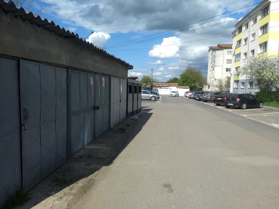 dau in chirie garaj in Sanmartin