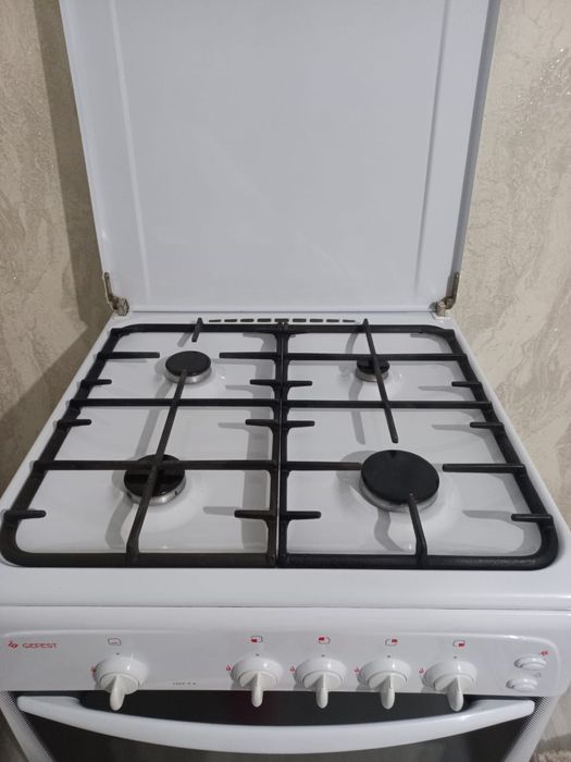 Продаётся газовая плита Гефест. Б\У в идеальном состоянии.