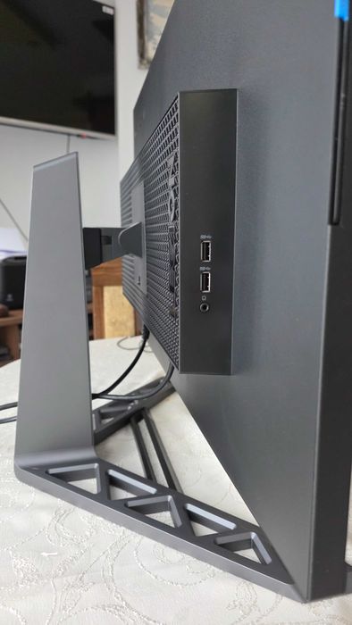 Lenovo Legion Y32p-30 – 32" 4K 144Hz HDR