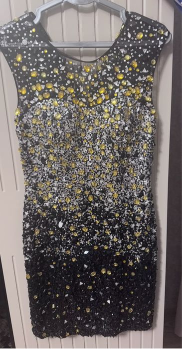 Продается мини вечернее платье , состояние шикарное