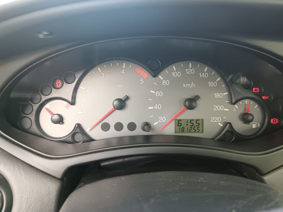 Vand Ford Focus MK1  2004 Hatchback 1.8 TDDI