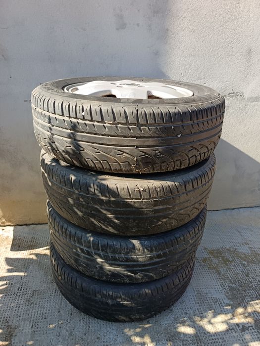 Vând un Set jante aliaj originale cu cauciucuri de iarna.195/60/R15