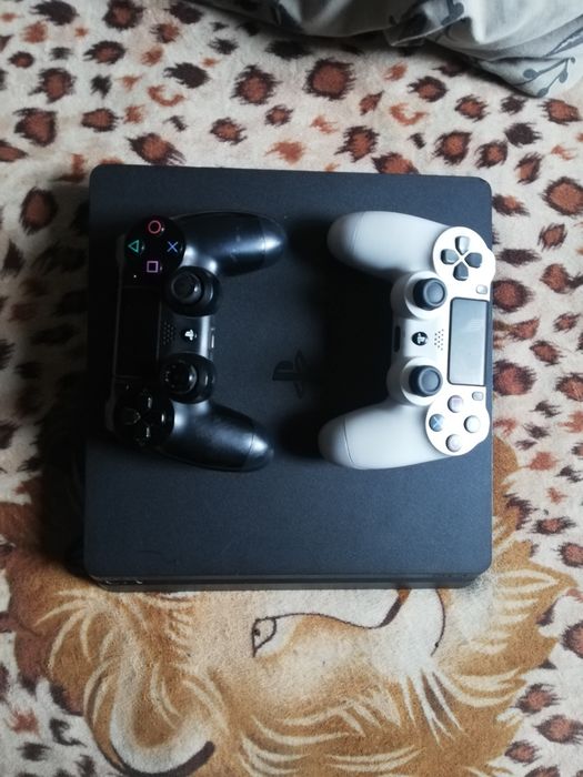 Vând schimb ps4 slim