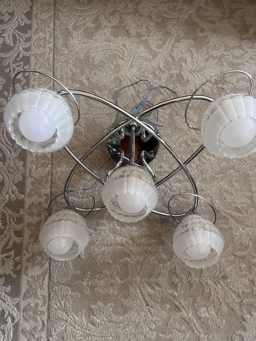 Продам люстру в отличном состоянии