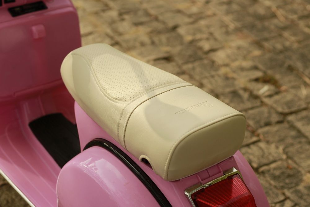 Scuter electric pentru copii Piaggio Vespa Roller 50W 12V 7Ah #Pink