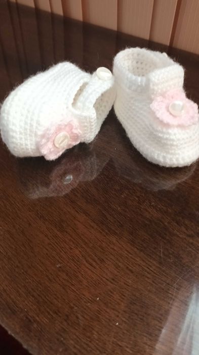 Буйки за момиченце изплетени на една кука