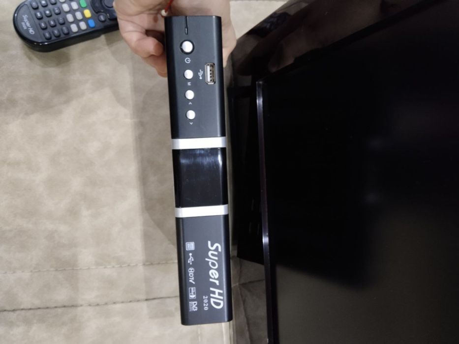 Продаётся телевизор Artel диагональ 32 вместе с тюнером