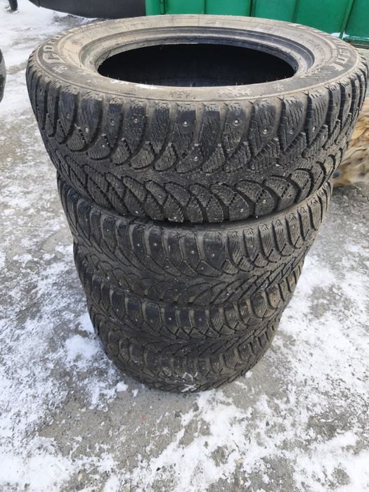 Продам резину 205/60r15 зимнюю в хорошем состоянии как на фото