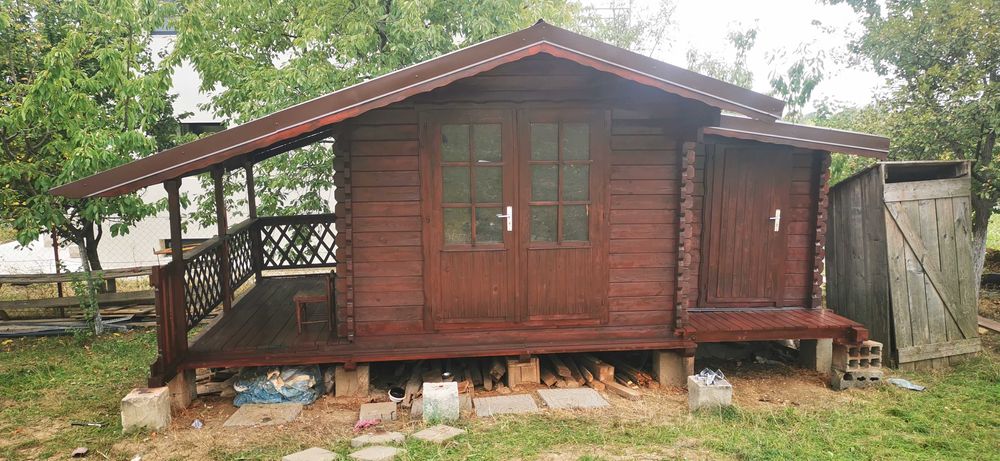Căsuța din lemn îmbinat