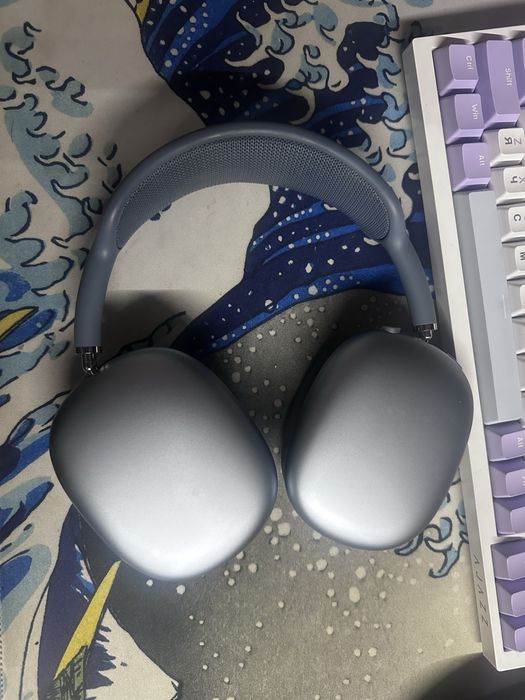 AirPods Max 2.