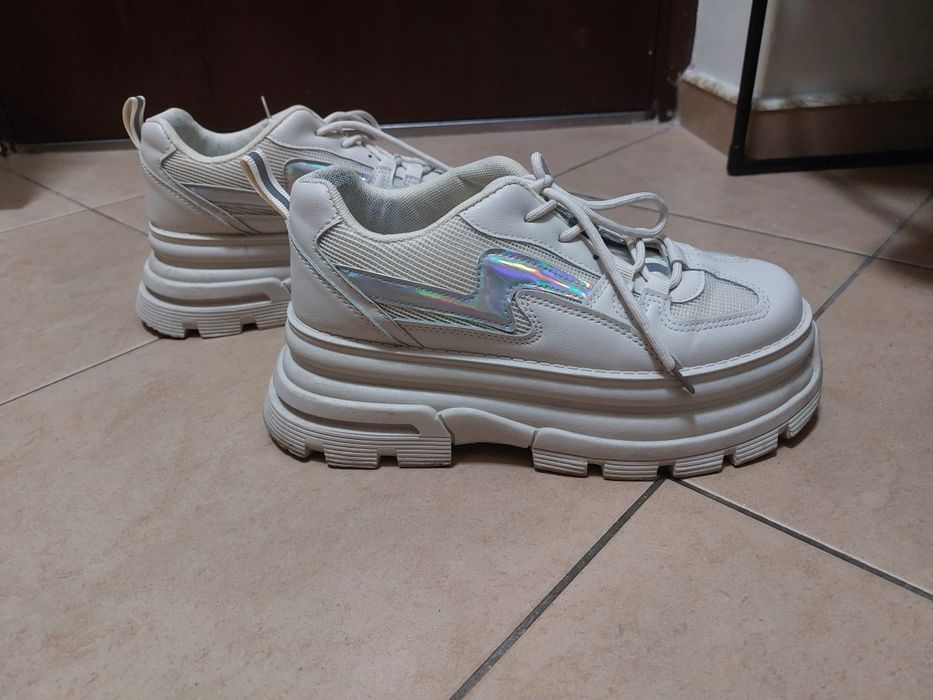 Дамски бежови високи маратонки