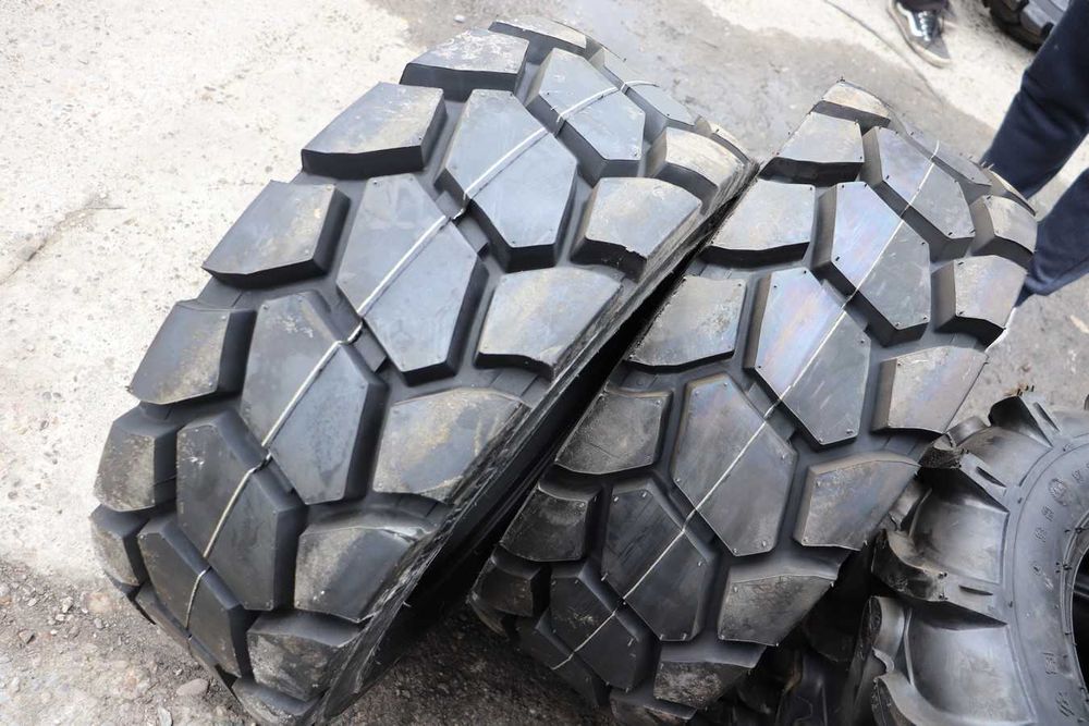 10-16.5 FORERUNNER 12PR cauciucuri noi BOBCAT