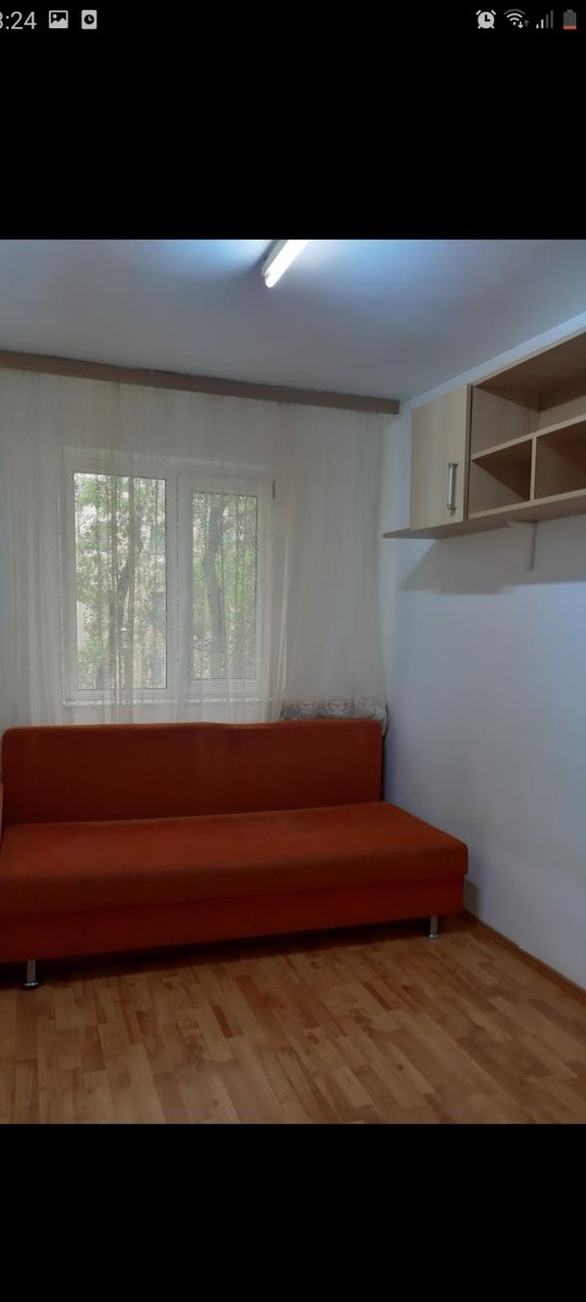 Apartament de vâmzare cu 3 camere,semidecomandat,,Calea Saguluii