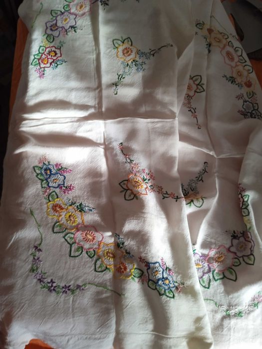 Покривка ръчна изработена 120*110 см