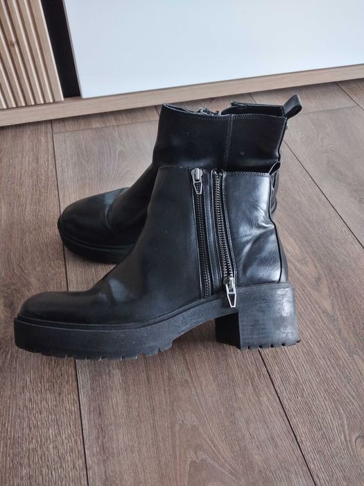 Гумени и кожени боти номер 39 и 40