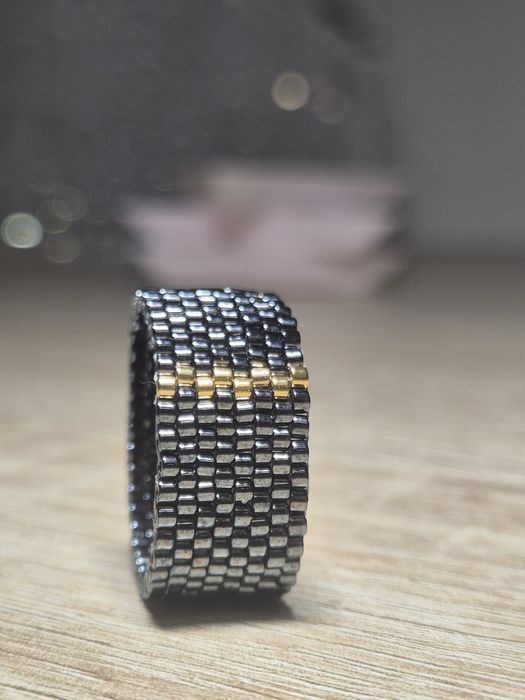 Inel handmade cusut manual cu mărgele miyuki, detalii placate cu aur