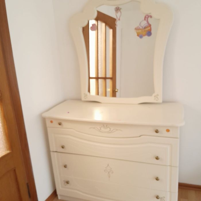 Большой комод с зеркалом