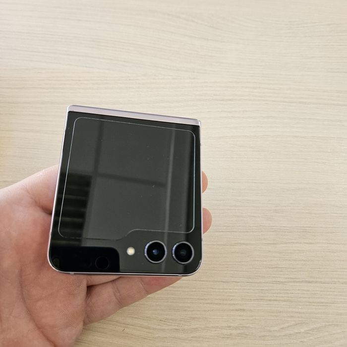 Telefon mobil Samsung Galaxy Z Flip 5, 512GB, 8GB RAM, 5G, cu defect!