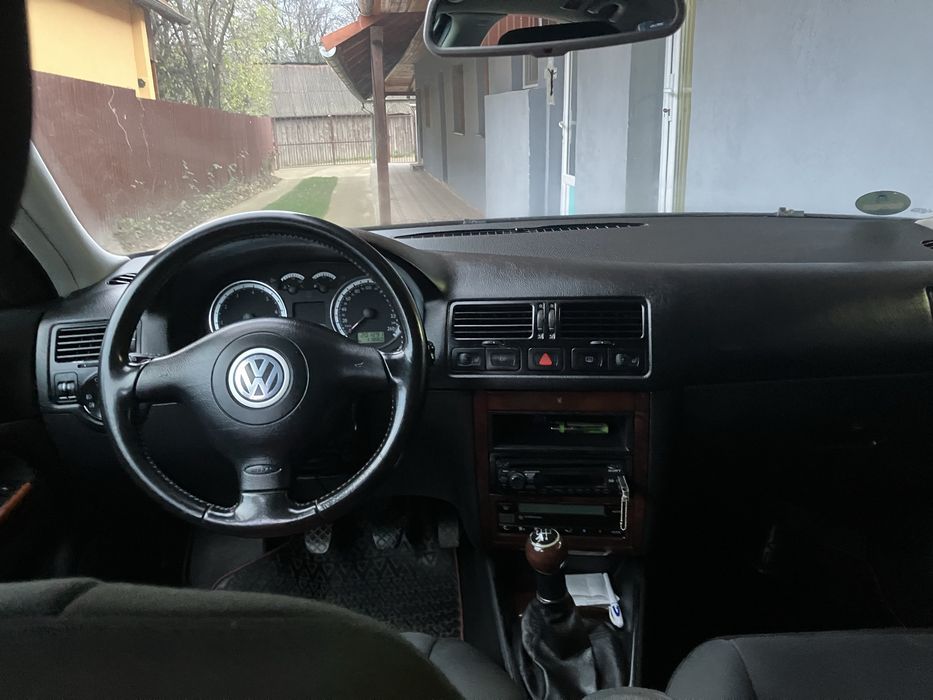 Volksvagen Bora 1,6 din2003