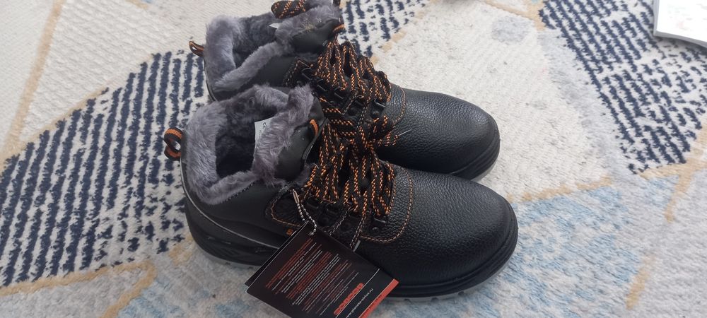 Продам рабочие зимние сапоги хорошего качества
