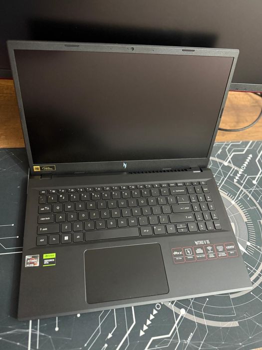 Laptop Gaming Acer Nitro V15 + Monitor AOC 27” – set complet