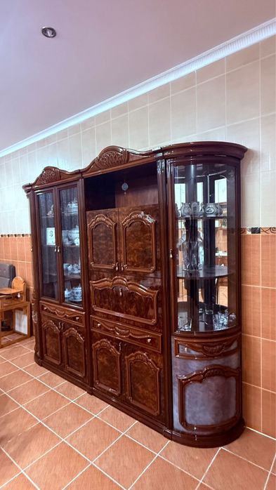 Продается сервант в хорошем состоянии