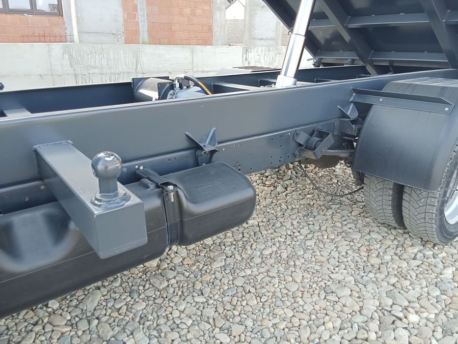 Iveco basculabil pe 3 parti