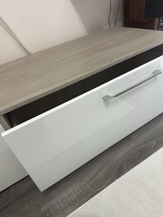 Vând comodă cu 2 sertare