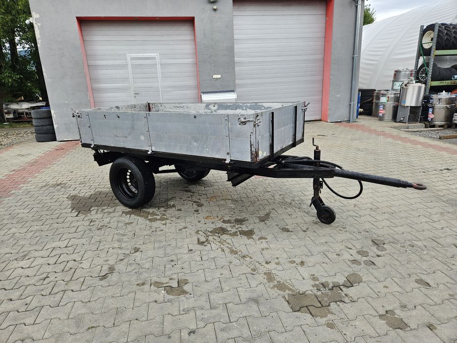 Remorcă basculabil in trei părți după tractor japonez