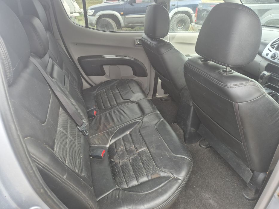 Mitsubishi L200 2.5 178 cp 2011 Automat volan dreapta