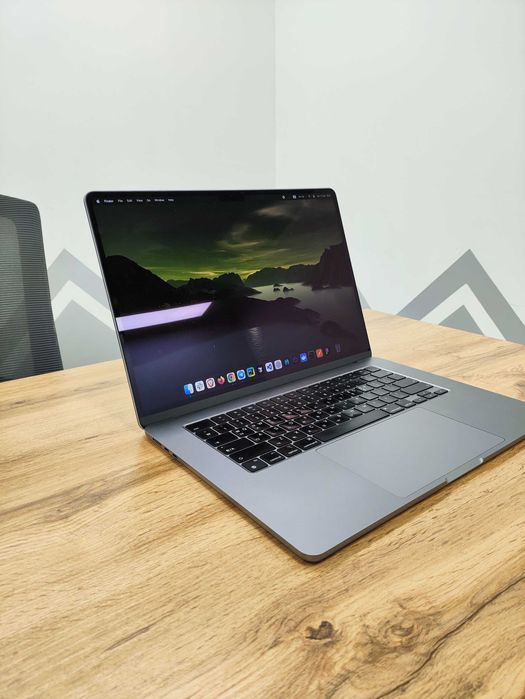 MacBook Air 15-inch M3  8/512 Silver