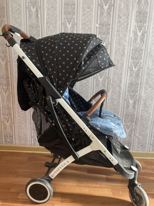 Детская коляска очень удобная