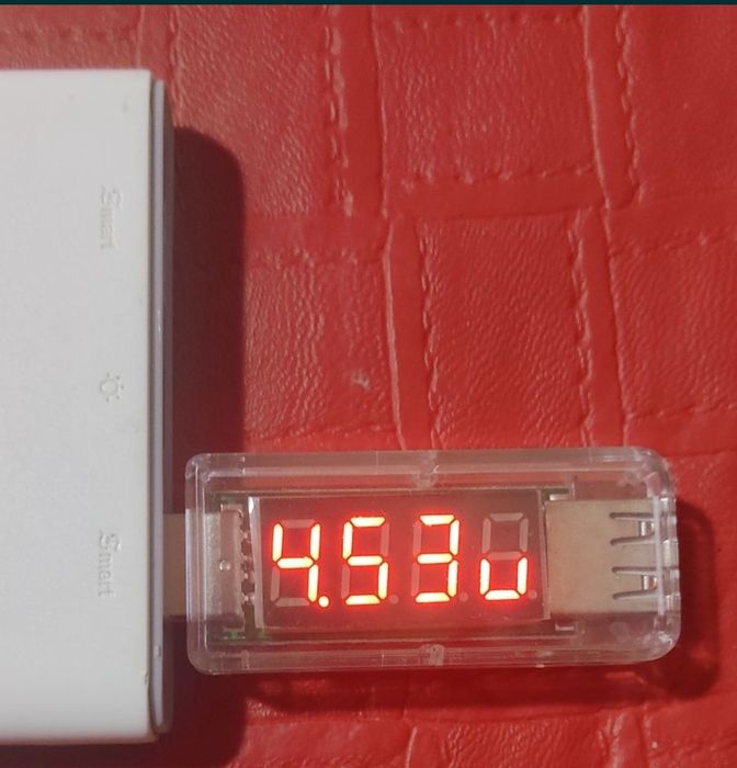Tester usb voltmetru cu afisaj si port usb