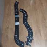 Vând pista mașini de cauciuc