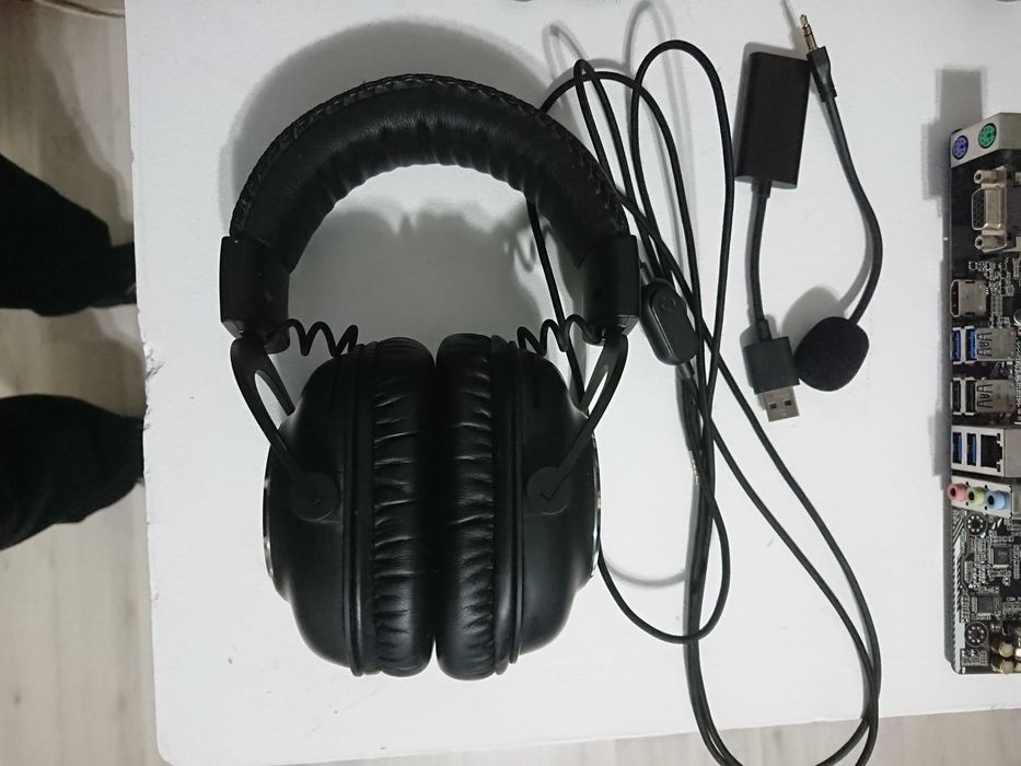 Продавам Logitech Pro X – пълен комплект
