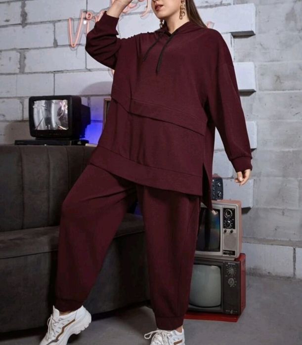 Дамски комплект – горнище и долнище(суичър с качулка)спортно-елегантен