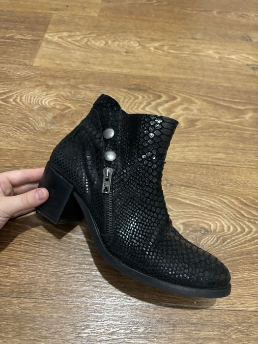 Продам обувь туфли/ сапожки 36-37 размер