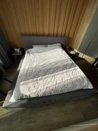 Тапицирана спалня с подматрачно пространство