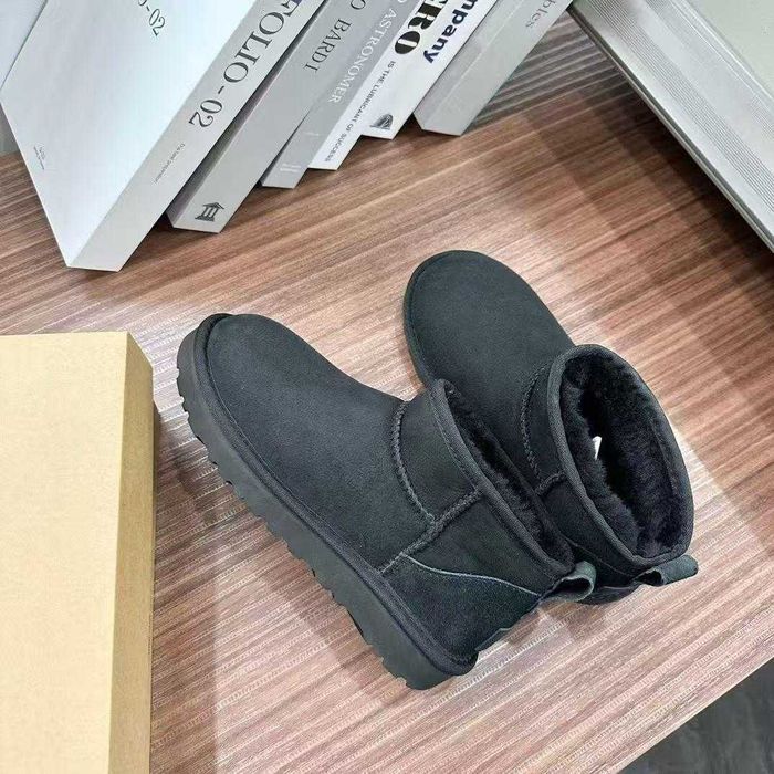 Cizme/ Ghete UGG ultramini / colecția 2025