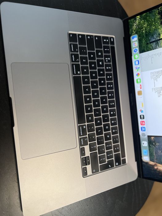 Като HOB MacBook Pro 16" 2019 2.6i7 32GB RAM 8GB Video 1TB