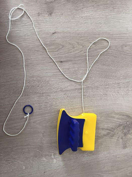 Stergator magnetic pentru geamuri