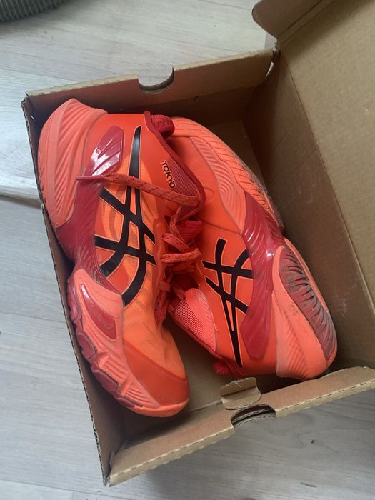 Асикс токио красные