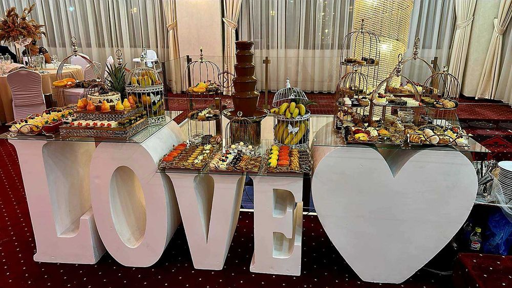 Vând mese polistiren Candy Bar LOVE