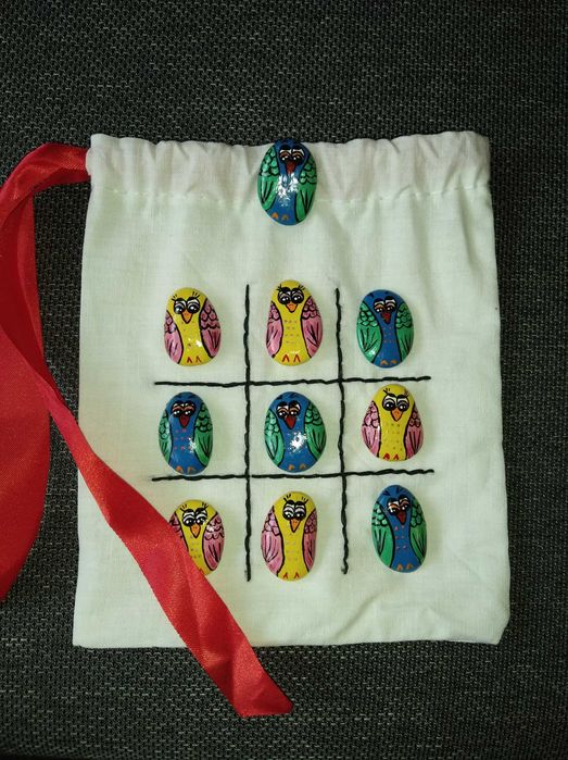 Ръчно рисувани картини, декорация с морски камъчета, пана за учители.